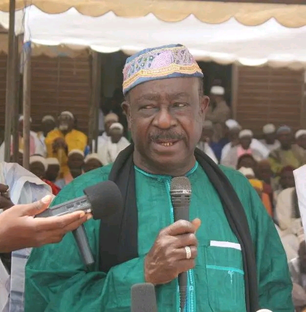 Le Ministre Yaya OUATTARA, 2&egrave; Mairie de  la commune de Bondoukou de 1985 &agrave; 1990 a tir&eacute; sa r&eacute;v&eacute;rence.