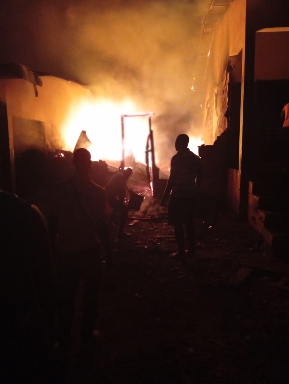 Le lyc&eacute;e d'assuefry en feu