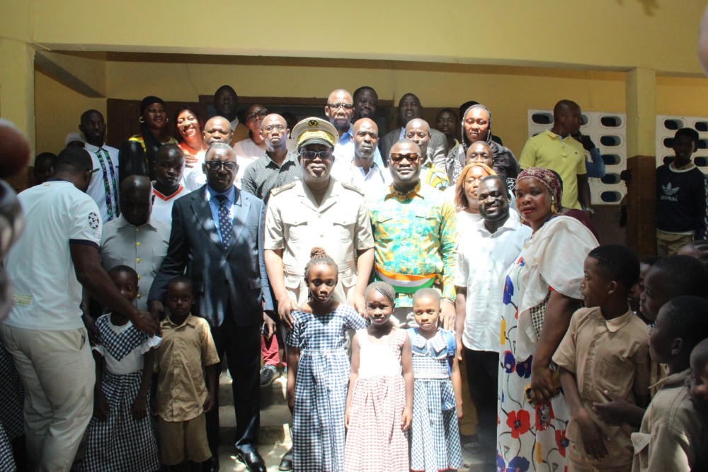 La communaut&eacute; &eacute;ducative heureuse de recevoir ce b&acirc;timent de trois classes r&eacute;habilit&eacute;