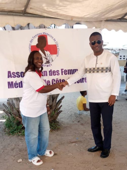 L&rsquo;Association des Femmes Medecins de Cote d'Ivoire (AFMCI), conduite par sa pr&eacute;sidente, le Dr Aim&eacute; Aka Sandrine sensibilise les &eacute;l&egrave;ves sur la pr&eacute;carit&eacute; menstruelle organis&eacute;e