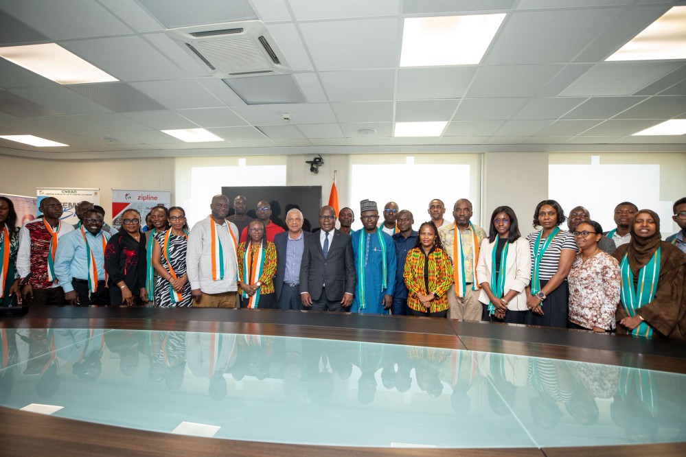 Une vue des participants &agrave; la 5ᵉ cohorte du stage r&eacute;sidentiel du Programme Kofi Annan de leadership en sant&eacute; mondiale re&ccedil;u par le ministre de la sant&eacute; Pierre Dimba de c&ocirc;te d'ivoire