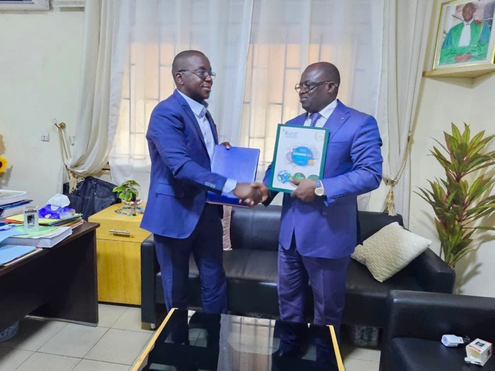 le professeur Ouattara Djakalia, et le directeur du CURAT, le docteur Kouam&eacute; Kan Jean.