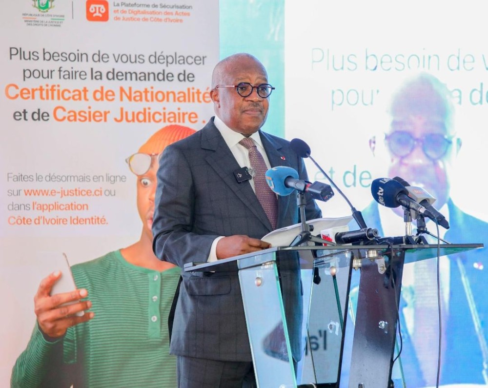 Sansan Kambil&eacute;, Garde des Sceaux, ministre de la Justice et des Droits de l'homme