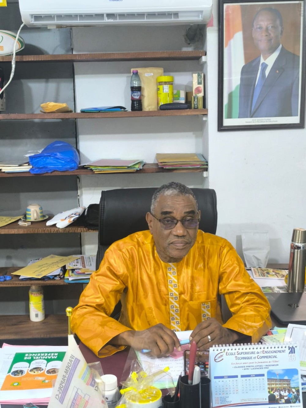 Le Directeur r&eacute;gional de l'&eacute;ducation nationale du Gontougo heureux des r&eacute;sultats de ses &eacute;l&egrave;ves.