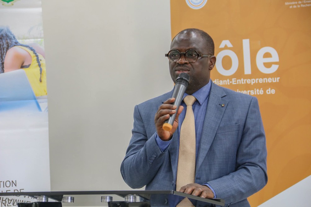 le pr&eacute;sident de l'Universit&eacute; de Bondoukou, le Professeur Ouattara Djakalia