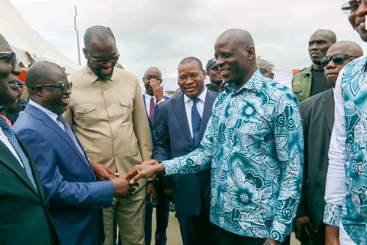 Le pr&eacute;sident de l'universit&eacute; de Bondoukou, professeur Ouattara Djakalia et son ministre de tutelle,  le ministre de l'Enseignement sup&eacute;rieur et de la Recherche scientifique, le Professeur Adama Diawara.