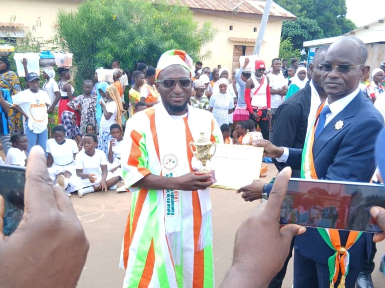 Ouattara Hego Hassane, en r&eacute;compense de son engagement exceptionnel et constant en faveur de la jeunesse .