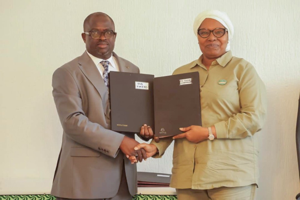 Le pr&eacute;sident de l&rsquo;Universit&eacute; de Bondoukou, Professeur Ouattara Djakalia, et  la directrice g&eacute;n&eacute;rale de l&rsquo;INFAS, Professeure M&eacute;liane N&rsquo;Dhatz-Ebagnitchi&eacute; &eacute;pouse Sanogo.