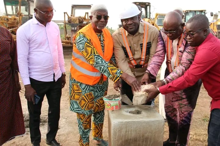 Le maire Ouattara Anzoumana multiple les actions pour le d&eacute;veloppement de sa commune avec son &eacute;quipe.