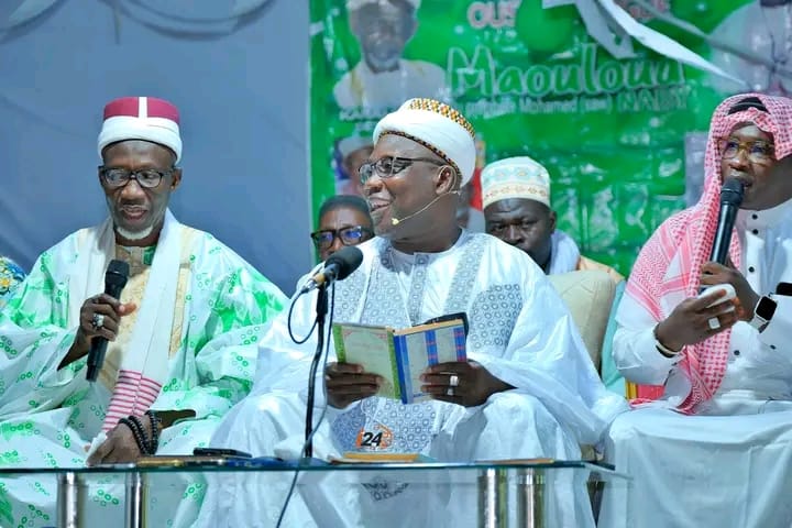 l'Oustaz El Hadj F&eacute;tigu&eacute; Kamagat&eacute;.
le conf&eacute;rencier du jour a fait montre de son talent.