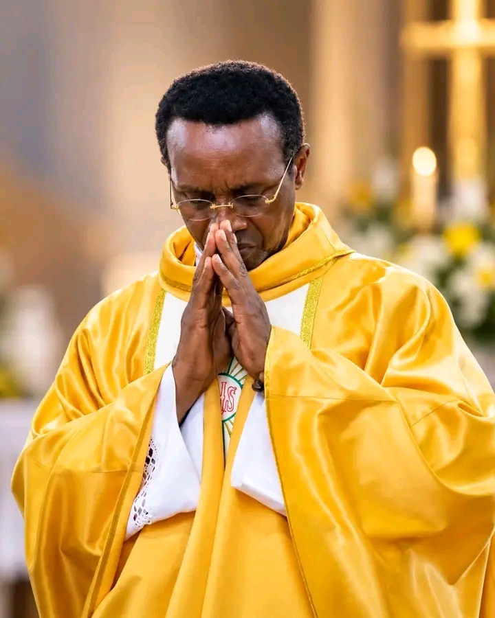 Abb&eacute; Ab&eacute;kan
( Ane du CHRIST)
St Jacques,ce jeudi 8 octobre 2026
Honneur &agrave; NOTRE DAME DU ROSAIRE.