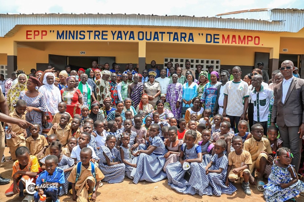 L'&eacute;ducation une priorit&eacute; pour le maire Ouattara Anzoumana avec la communaut&eacute; &eacute;ducative de sa commune